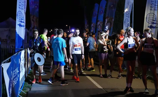 Pobiegli na Milę! Bieg dostarczył zawodnikom sporo wrażeń [WIDEO] - 6